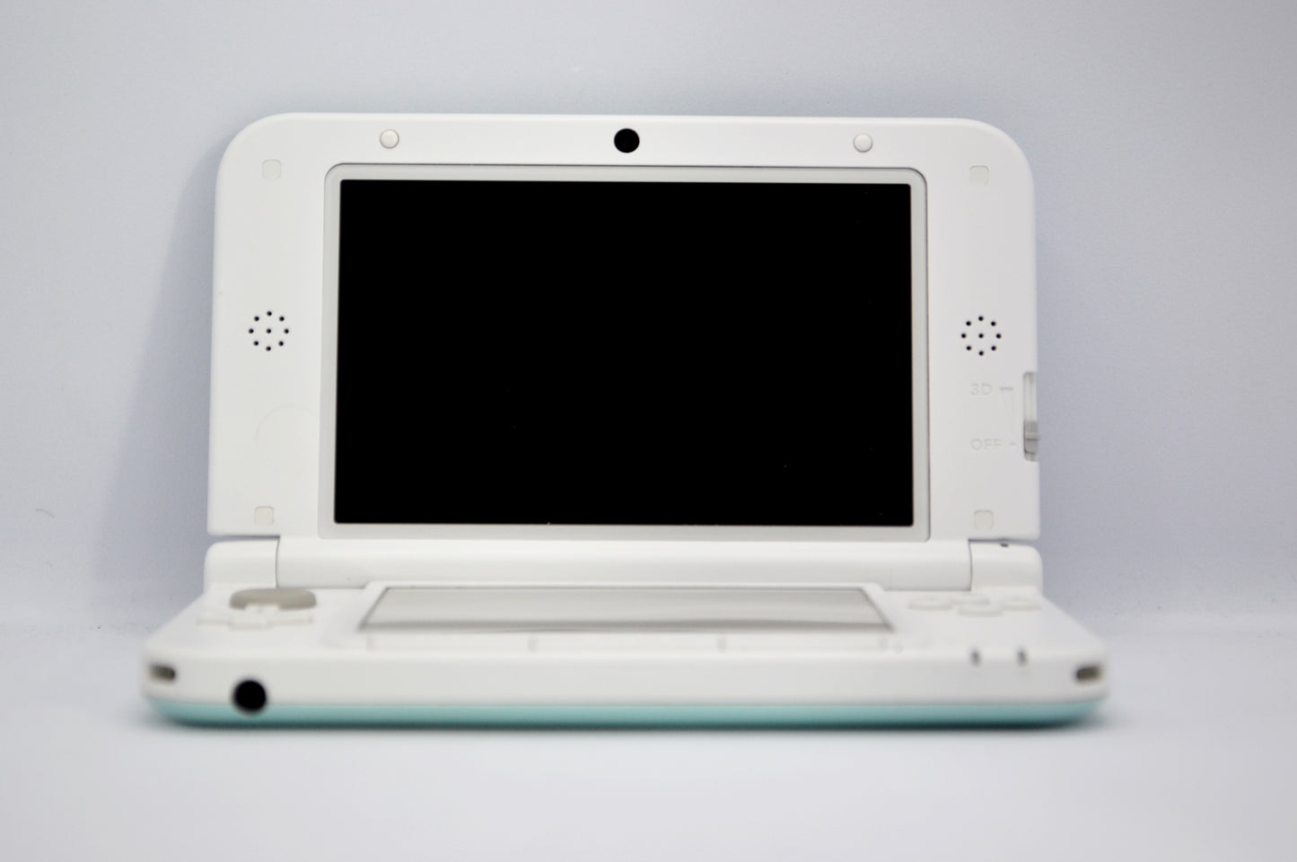 Nintendo 3DS XL حصري لليابان (أخضر فاتح)