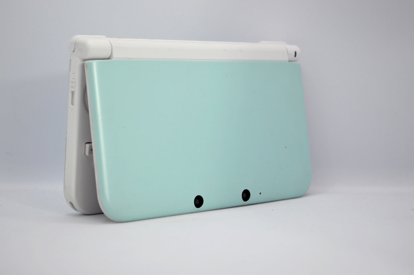 Nintendo 3DS XL حصري لليابان (أخضر فاتح)